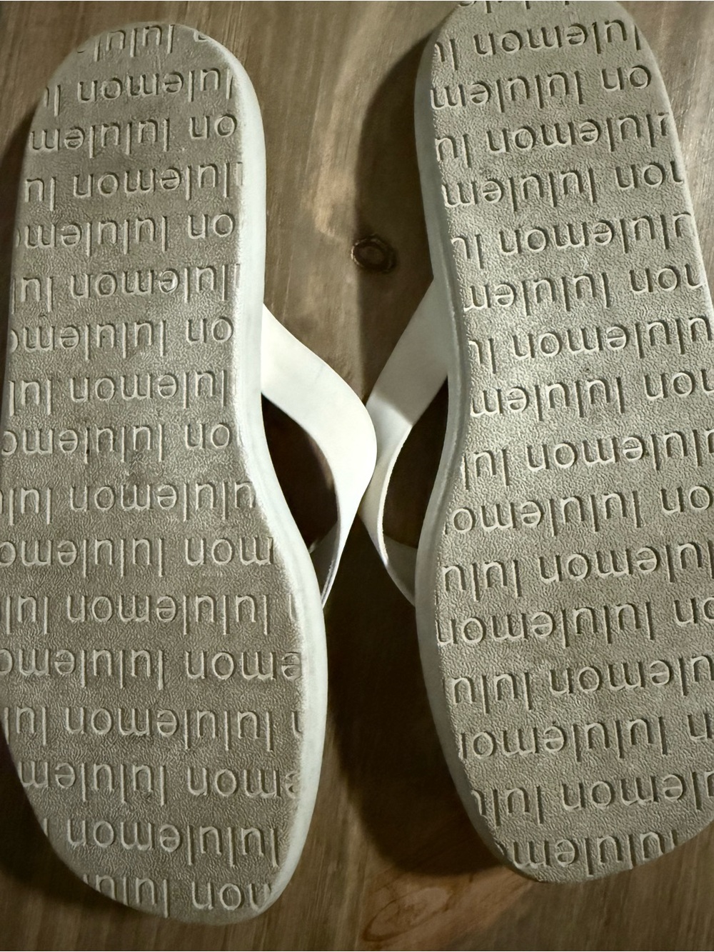 lululemon athletica Light Ivory Rest-feel Women’s Cushioned Flip Flop Sandals 9 - Picture 6 of 7